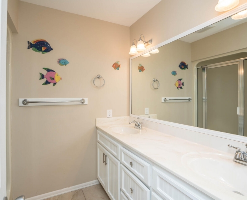 Double vanity bath for 2 doubles