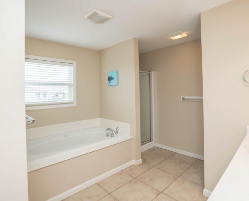Upper level master bath with jacuzzi